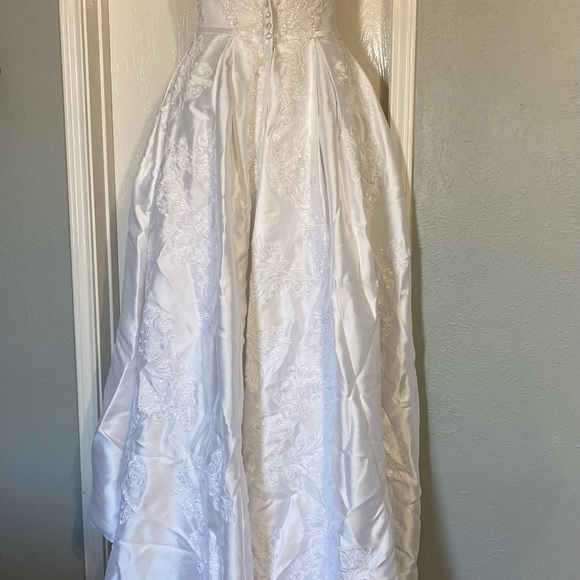 Oleg Cassini ball gown wedding dress - Picture 5 of 13